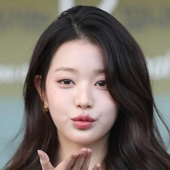 Meet your Posher, Anna - Picture 1 of 1